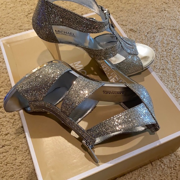 Shoes - Picture 6 of 6